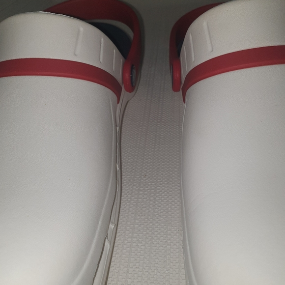 Crocs Men size 9 woman size 11 - Picture 4 of 8